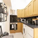 Cosy 2Bed Apartment Super Location