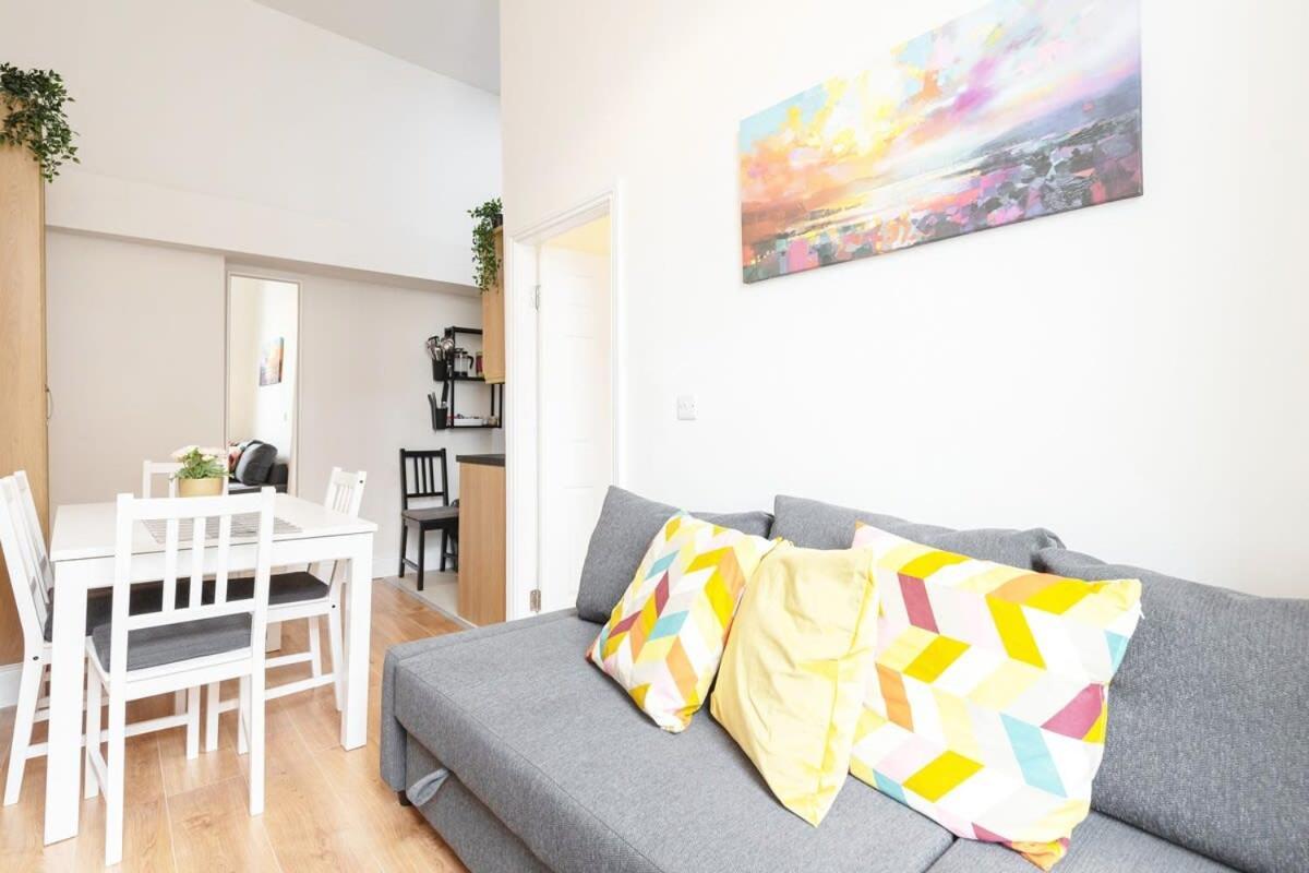 Cosy 2bed Super Location * Dublin